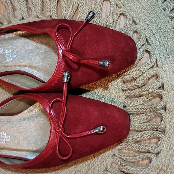 VIA VENETTO Red Suede Mules Size 4.5 - Picture 5 of 5